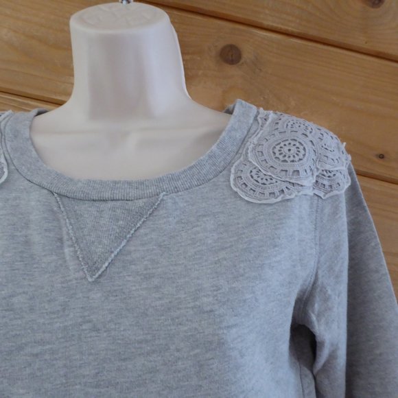 hinge Gray Floral Lace on Shoulder 3/4 Sleeve Crop Top 100% Cotton Sweatshirt S - Picture 2 of 9